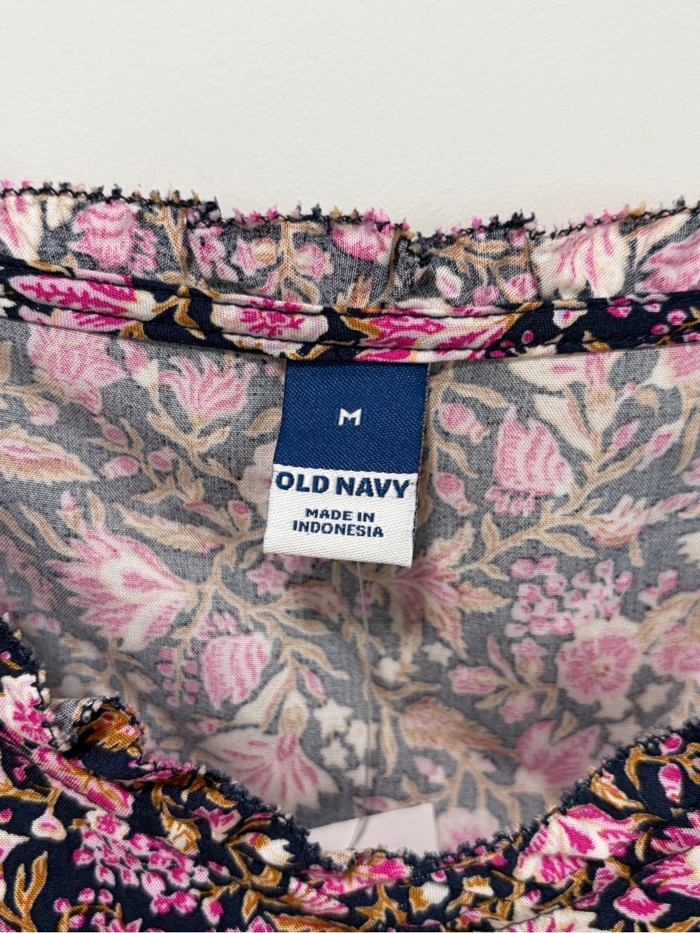 Old Navy NWT size Medium Floral Ruffle Trim Tank Top Cami Navy Pink Rayon - Picture 4 of 11